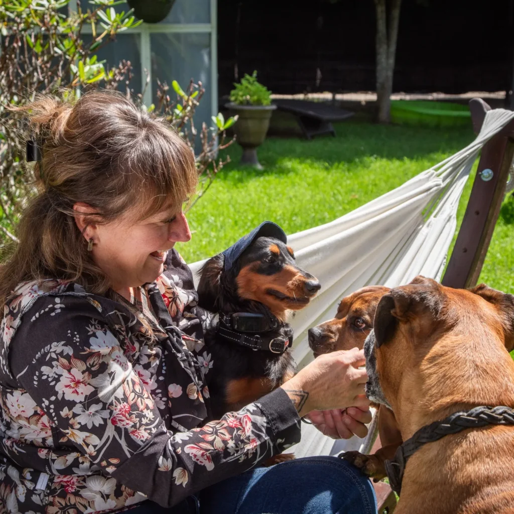 Katy et ses chiens Melvin et Sharlee